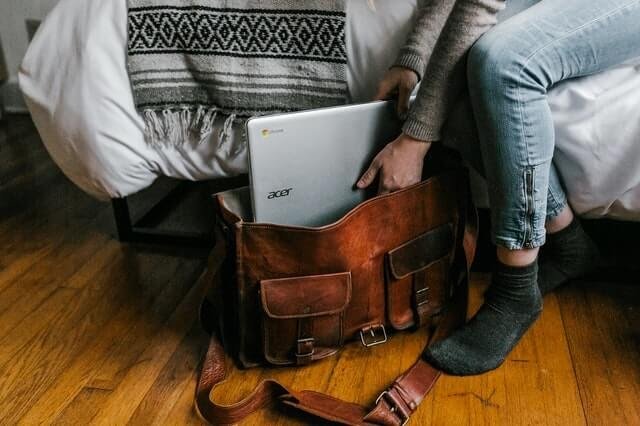 Leather Briefcase vs Leather Backpack: Which Is Best For Laptops? - HIDES