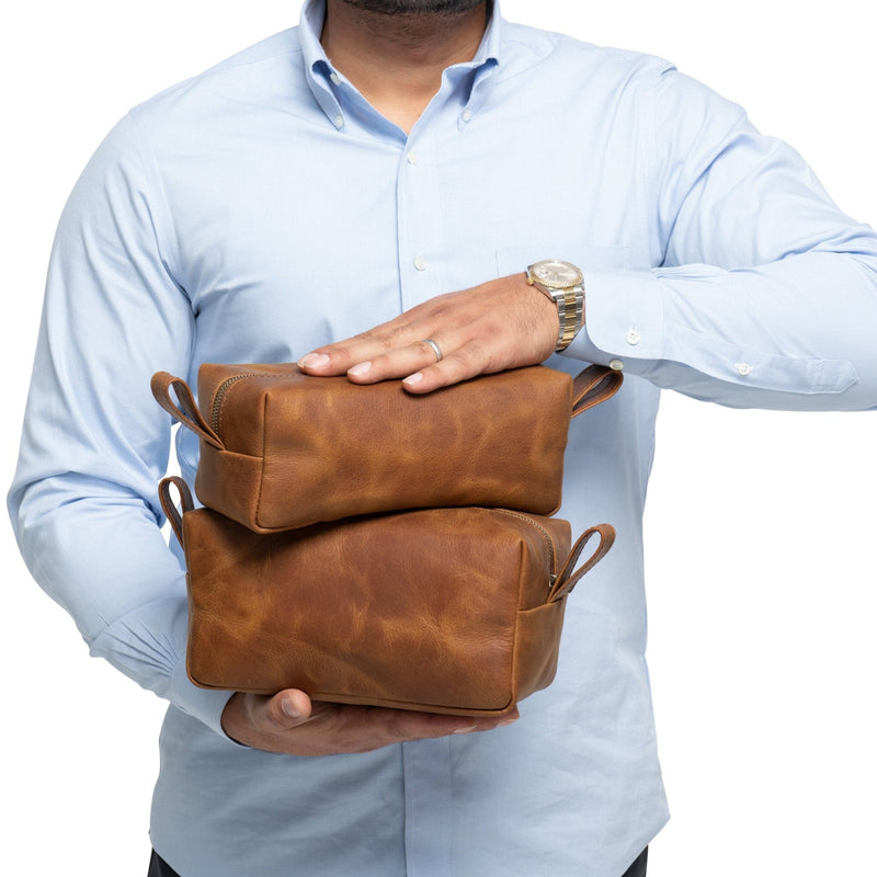 Hides' Leather Dopp Kit: Classic Toiletry Bag for Modern Travelers